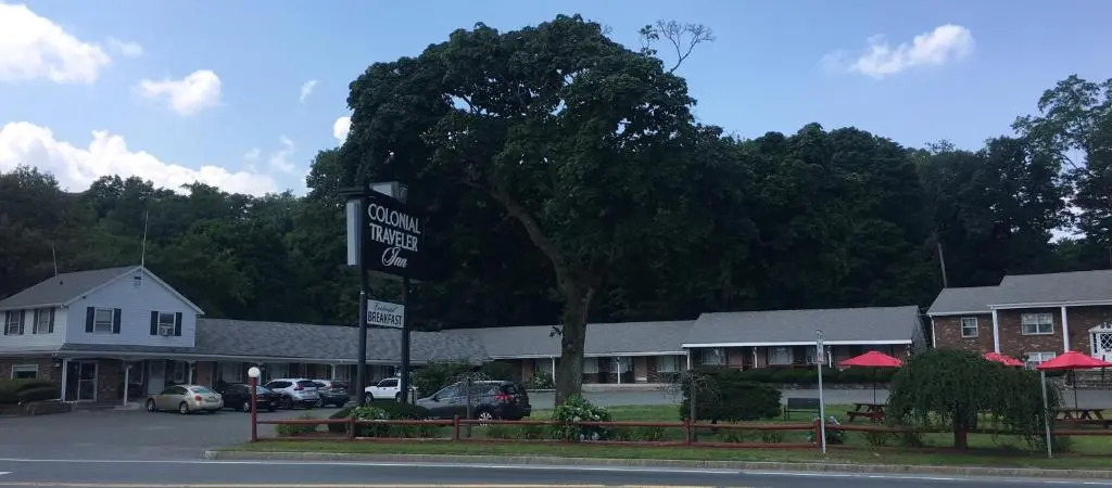 Colonial Traveler Inn