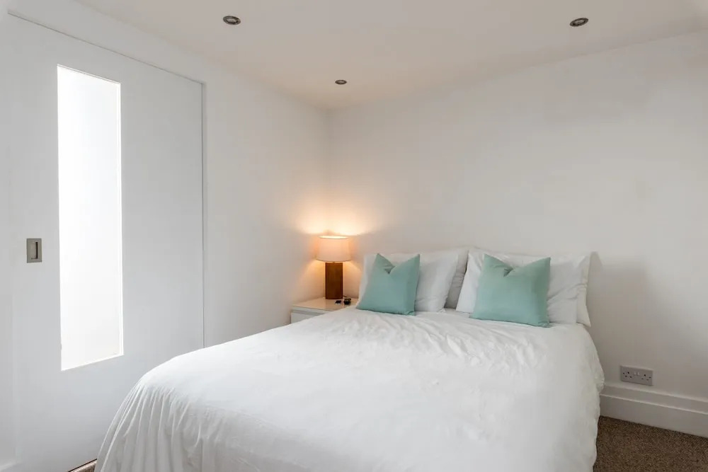 1 Bedroom Seafront Flat in Hove