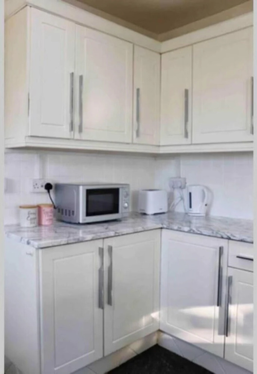 Cheerful 2 bedroom residential home