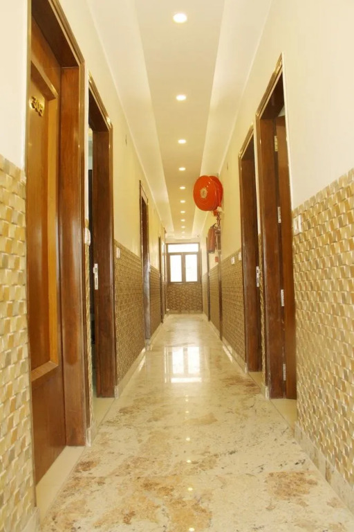 Hotel New Frontier, City Centre - Walk in Chandni Chowk & OLD Delhi Station