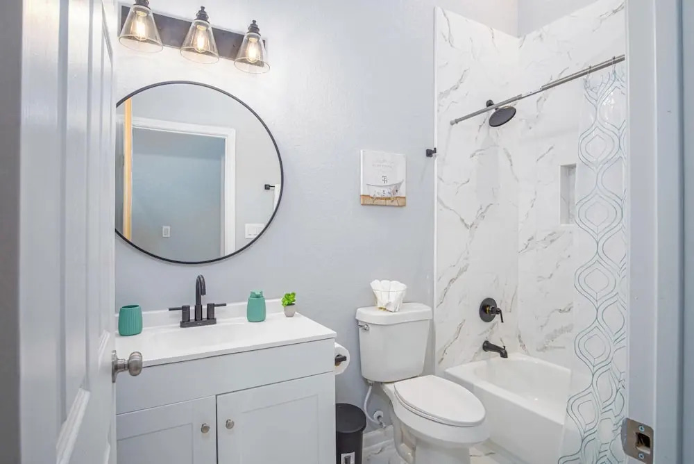Seize the Moment! 4br/3ba Gem w/ Downtown Views!