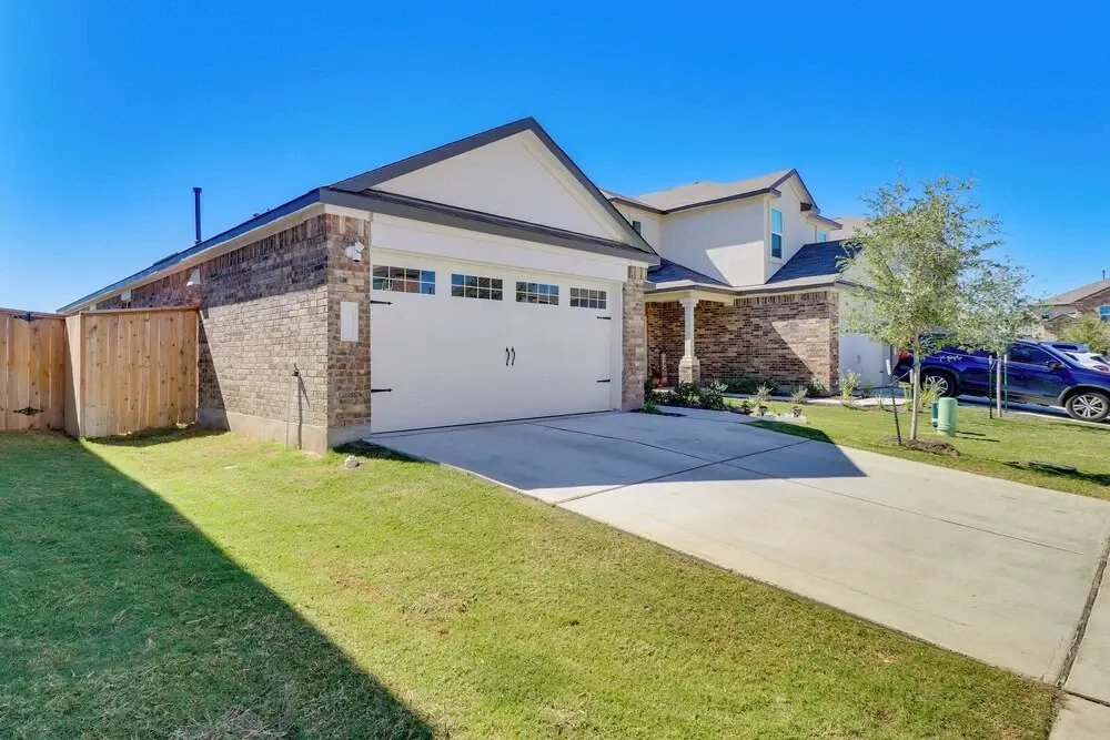 Hutto Getaway w/ Yard, 9 Mi to Lake Pflugerville!