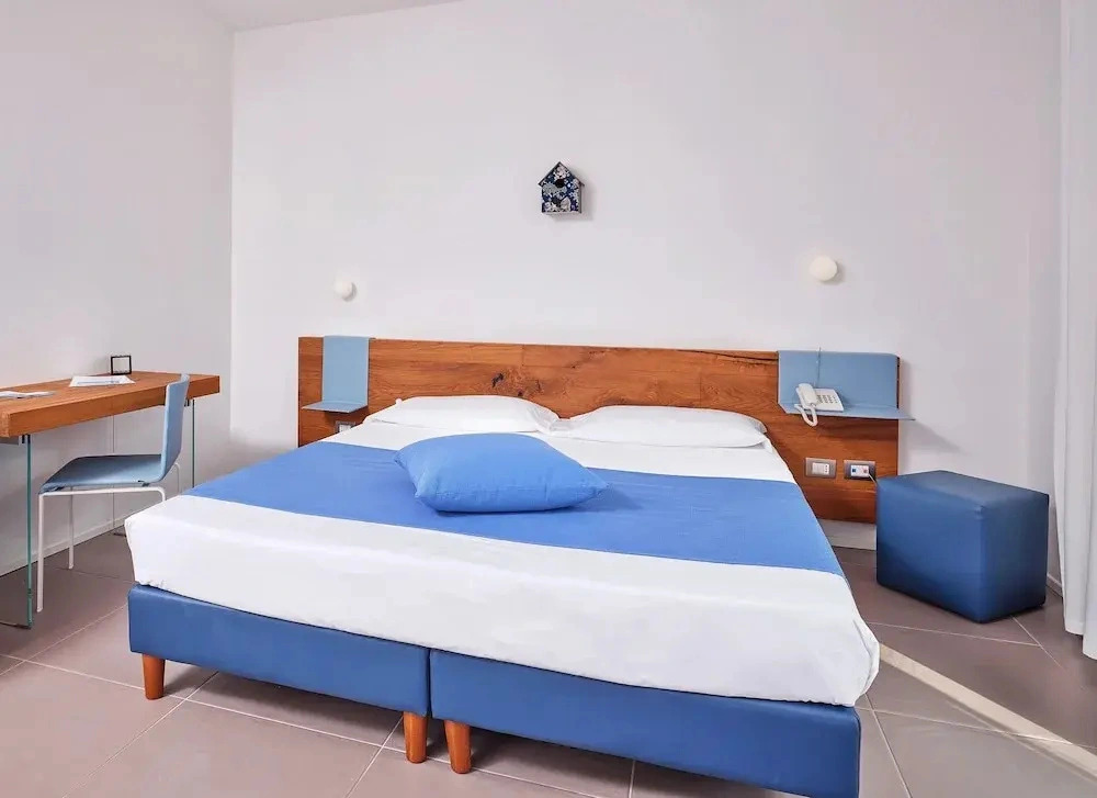 Hotel with panoramic swimming pool in porto San Paolo