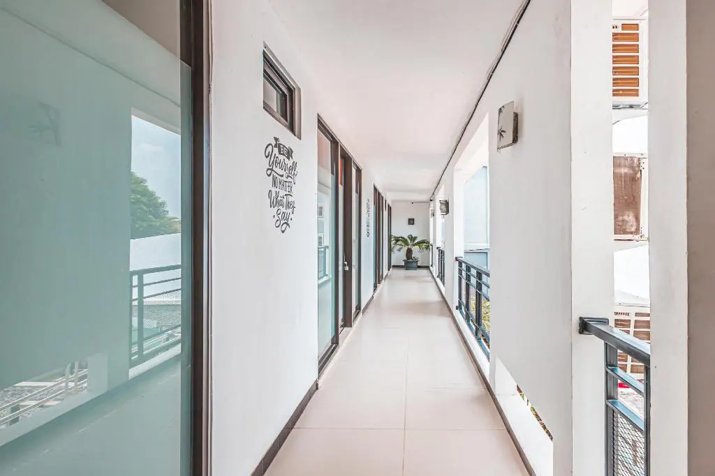 RedDoorz Syariah near Green Park Jatiwarna