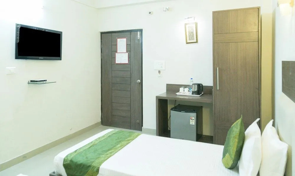 Treebo Maniram Palace