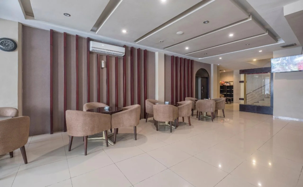 OYO 1679 Hotel Century Makassar