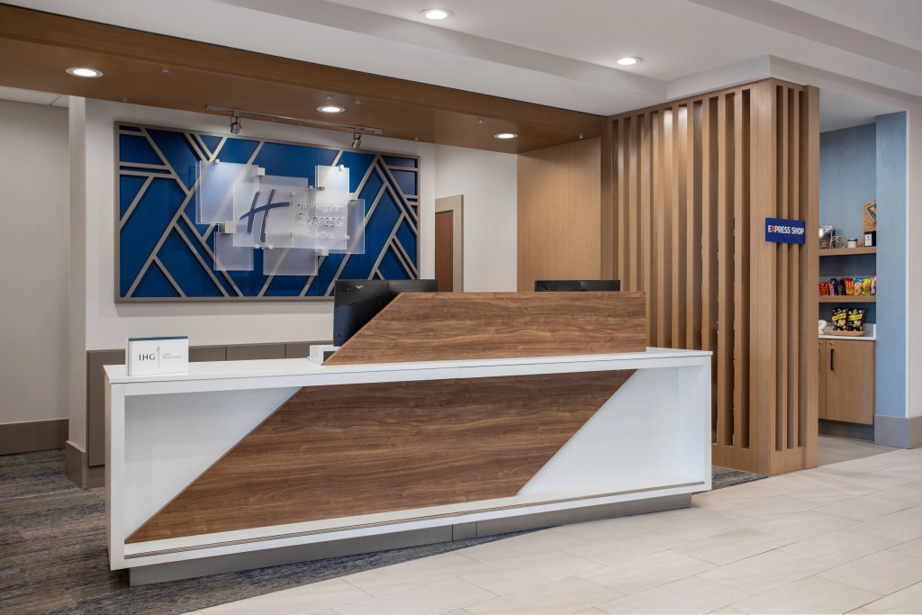 Holiday Inn Express & Suites Terre Haute by IHG