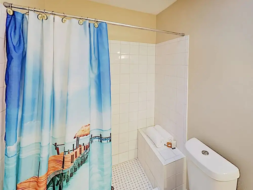 Entire Home-Bradenton 3/2 indoor pool near beaches
