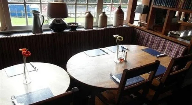 Three Horseshoes Country Inn