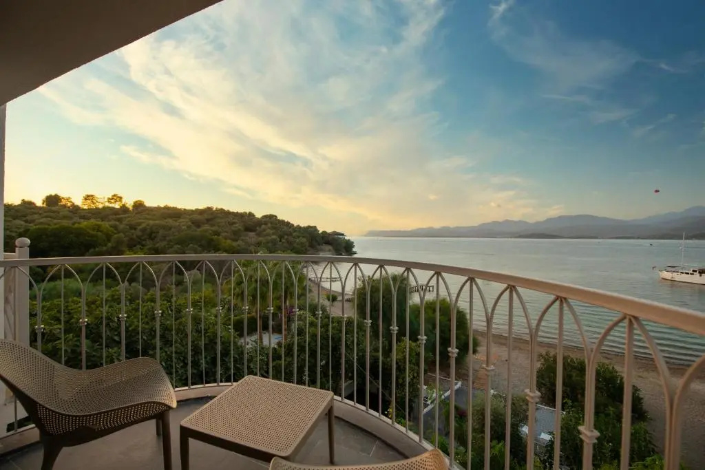 Icon Beach Suites Hotel Sovalye Island
