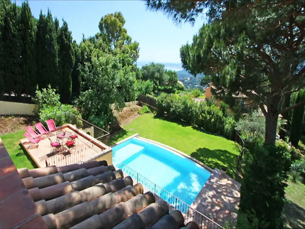 Spendid Holiday Home in La Croix-valmer With Swimming Pool