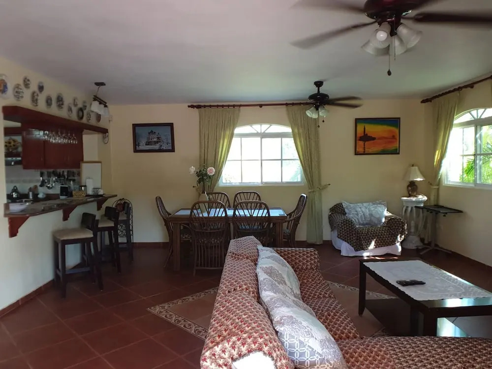 Great Privacy 3 Bedroom Villa Near the Beach