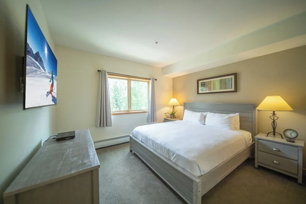 Gateway Lodge 5015