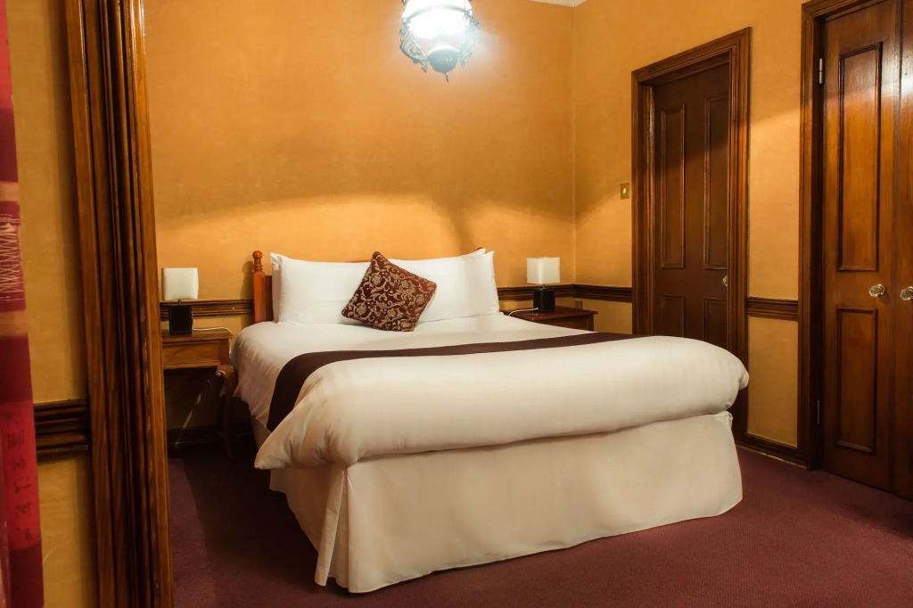 Russell Court Hotel