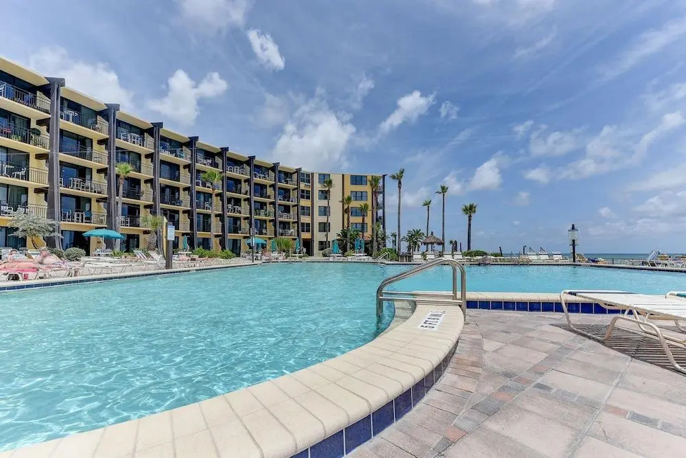 Hawaiian Inn 238 by Distinctive Beach Rentals