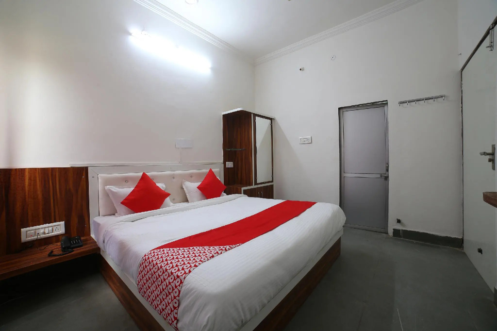 OYO 37077 Hotel Rawat