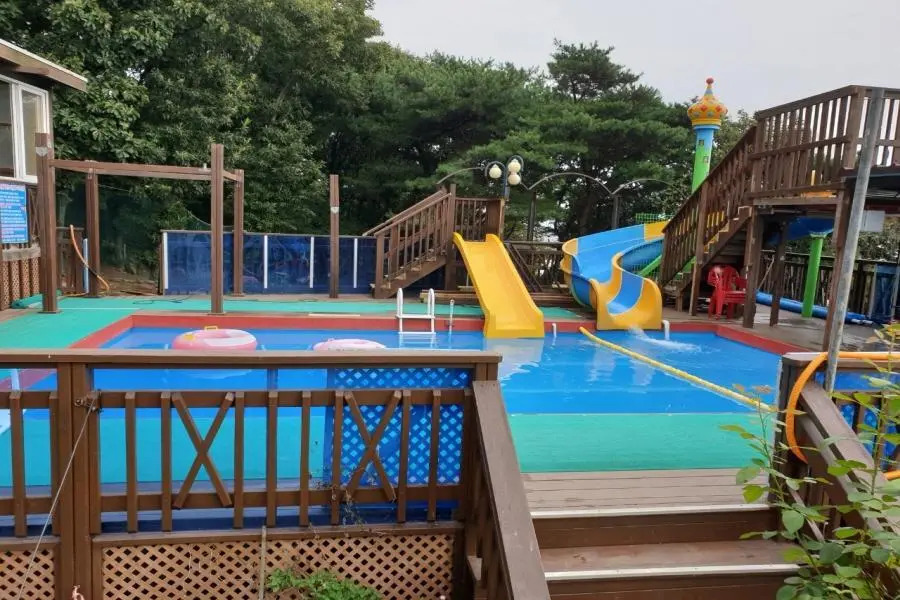 Ganghwa Hana & Alice spa Pension