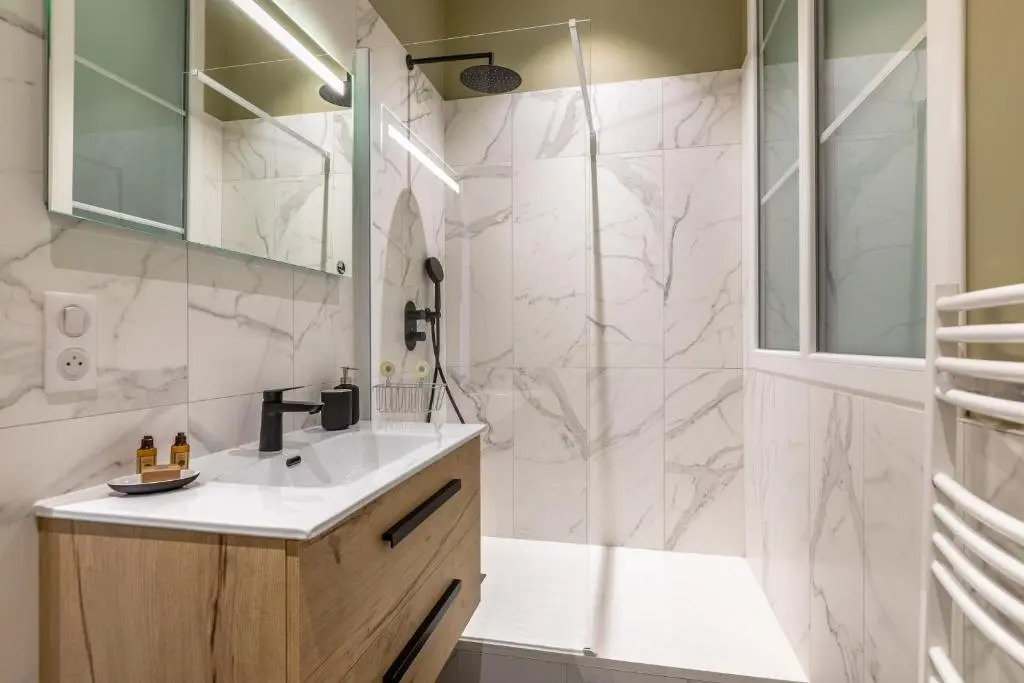 Haussman -Elegant 2 bedrooms flat in the heart of Biarritz- Parking