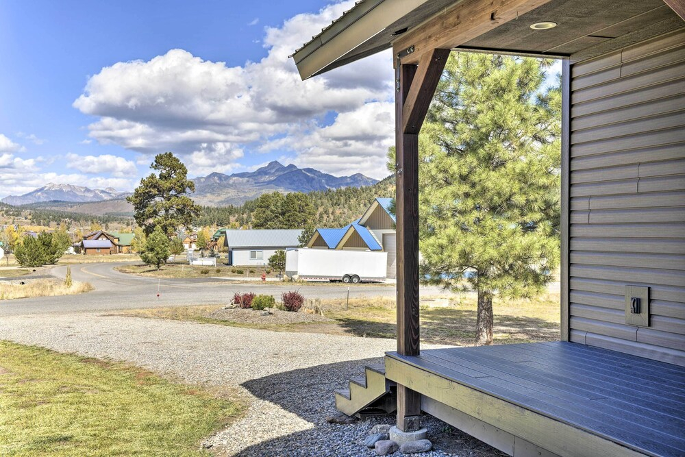 Cozy Designer Home w/ Gorgeous Mountain Views!