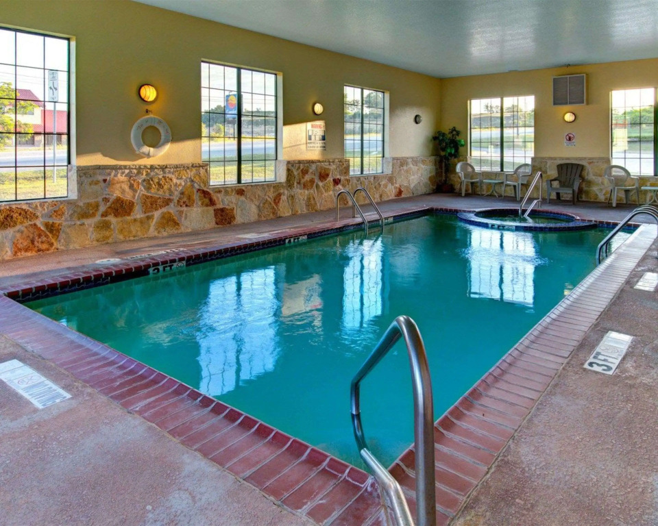 Quality Inn & Suites Glen Rose