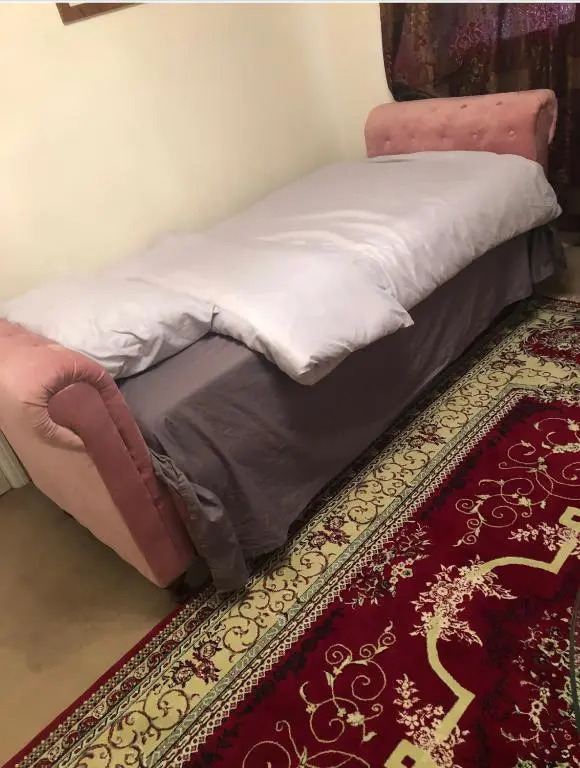 Delux single room only for female