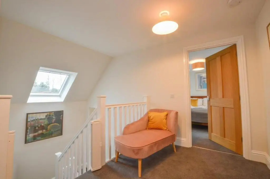 Blackmount House