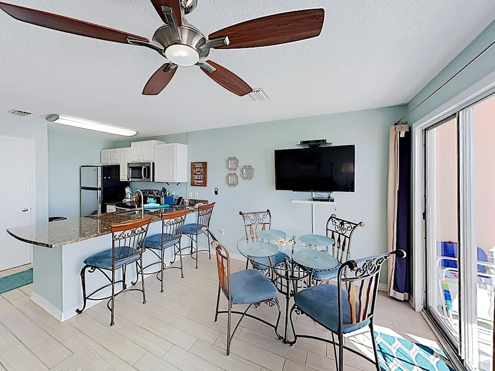 New Listing! Coastal Gem W/ Pool, 1 Block To Beach 1 Bedroom Condo