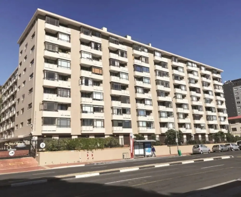 2 Bedroom Apartment in Green Point Cape Town