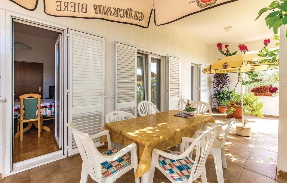 Awesome Apartment in Barbat-rab With 3 Bedrooms and Wifi
