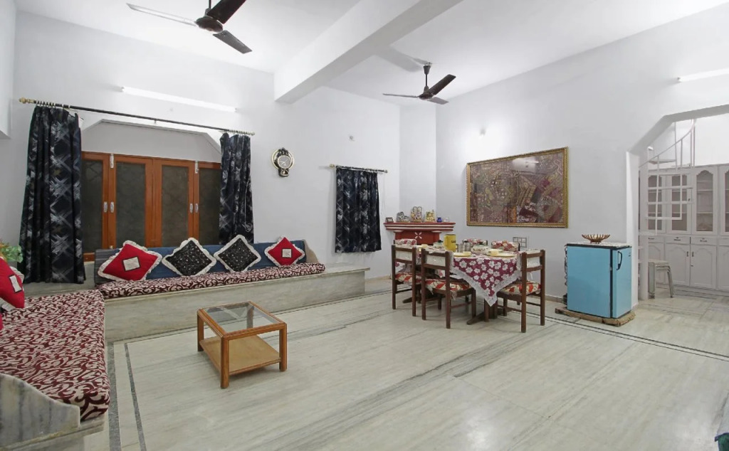 Thakore House By OYO Rooms
