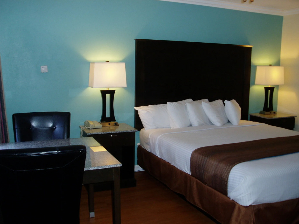 Rockview Inn and Suites - Morro Bay CA