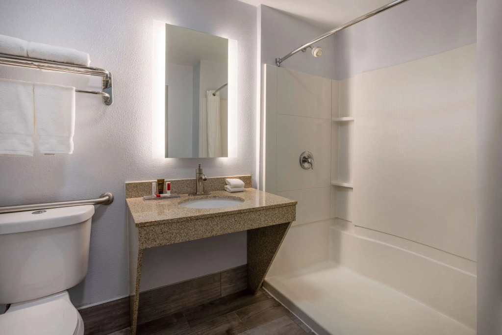 Wingate by Wyndham Waldorf - Washington DC Area