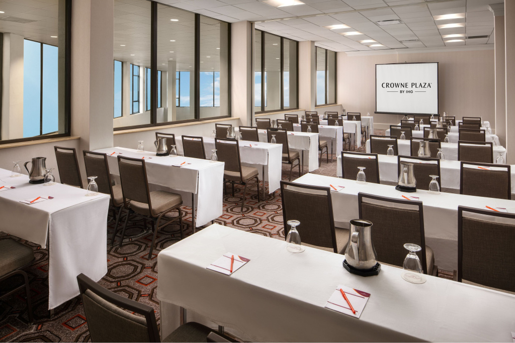 Crowne Plaza Dallas Market Ctr - Love Field, an IHG Hotel