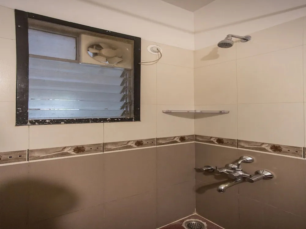 OYO 10934 Hotel Eminent