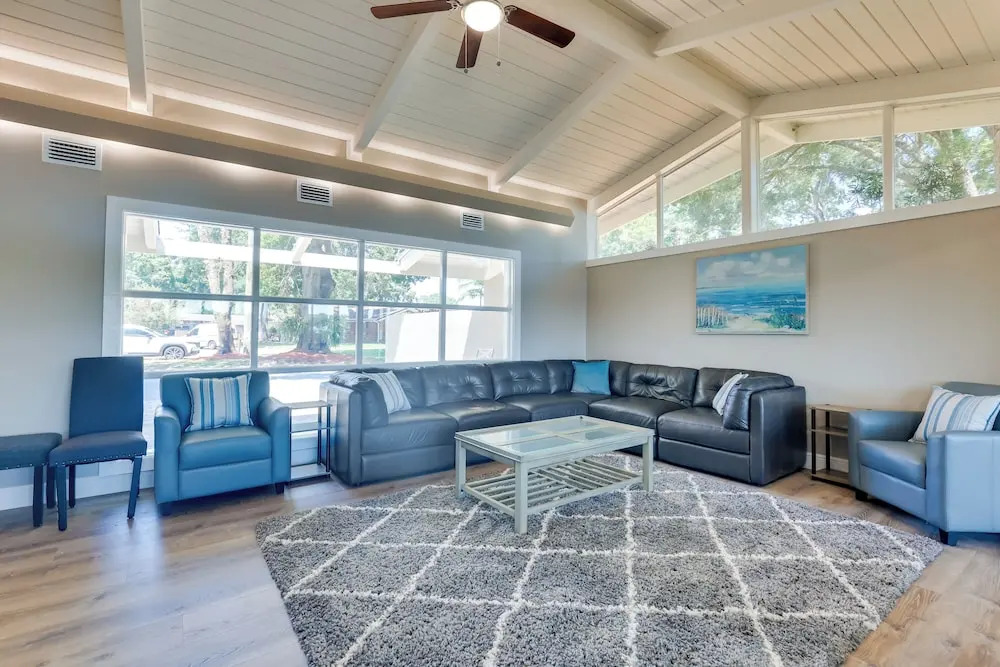 16 Mi to Manatee Viewing! Spacious Tampa Retreat