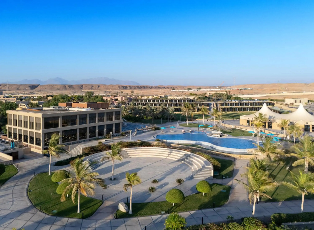 Royal Lazure Resort