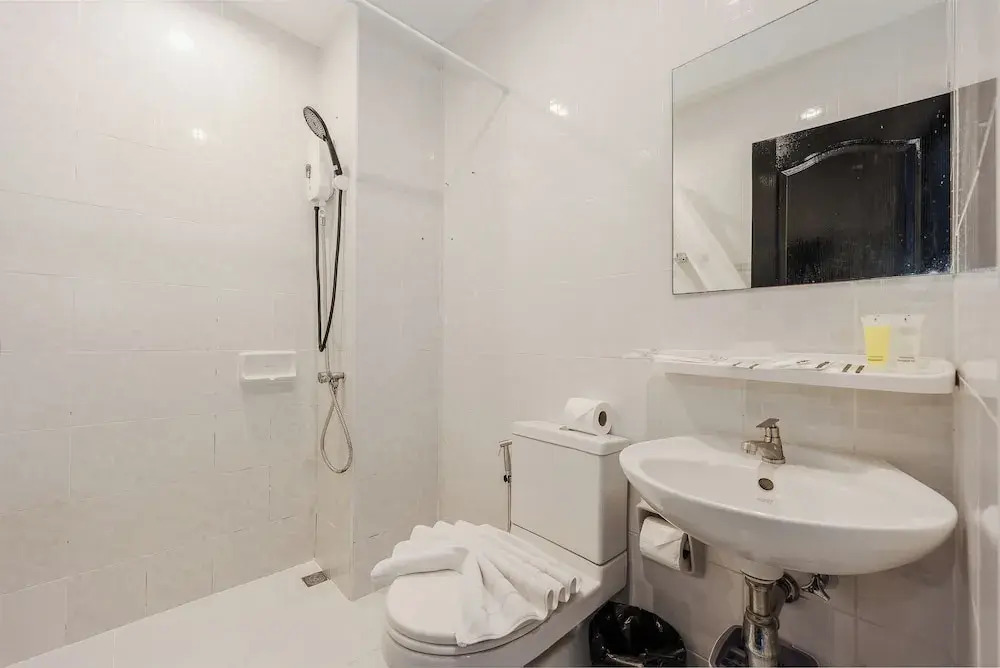 1BR Condo Pool Gym Near Beach C237