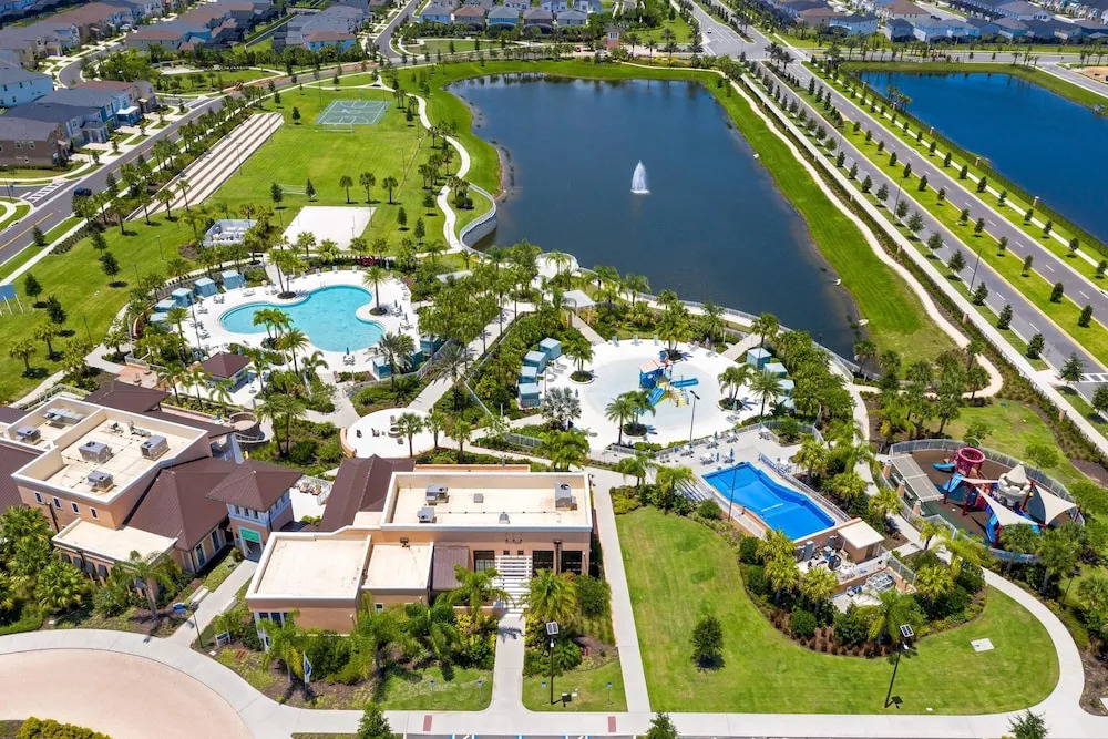 Luxury Town Home With Splash Pool in Solara Resort