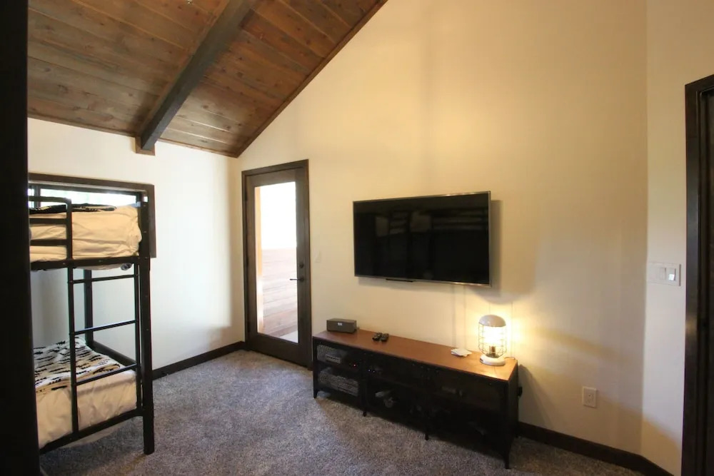 At Whispering Pines 4 Bedroom Home by RedAwning