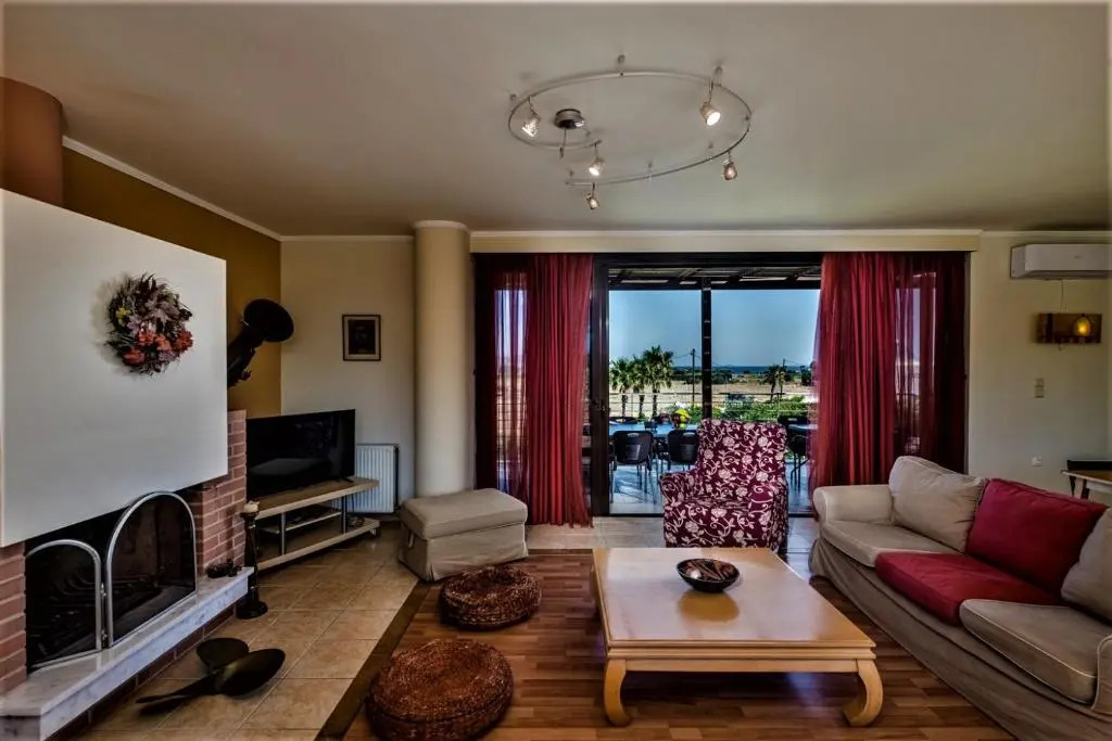 Luxury Xenos Villa 2 With 4 Bedrooms , Private Swimming Pool, Near The Sea