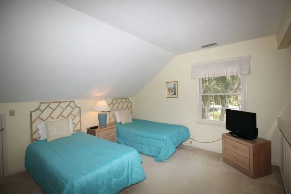 3410 Carolina Place 3 Br villa by RedAwning