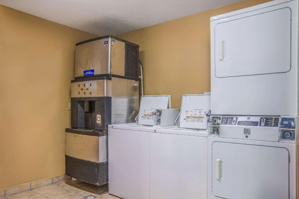 Rodeway Inn & Suites