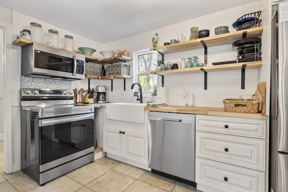 Charming Home in Heart of Downtown Pet Friendly!