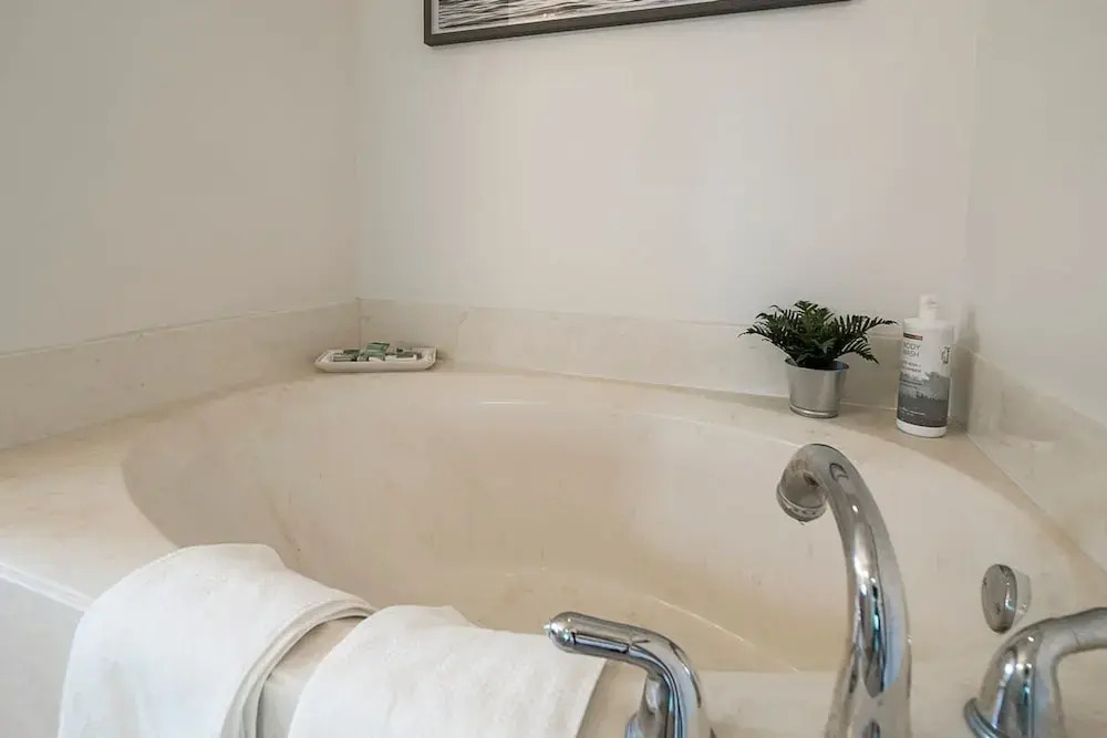Stunning 4BR Home Fenced Yard Heated Pool