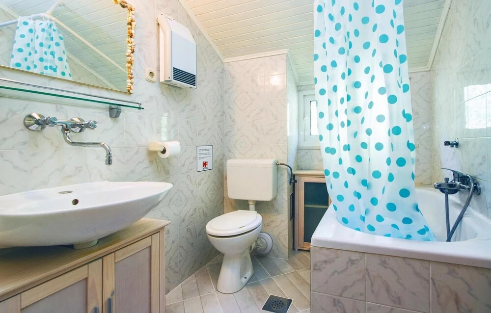 Awesome Apartment in Postira With 5 Bedrooms and Wifi