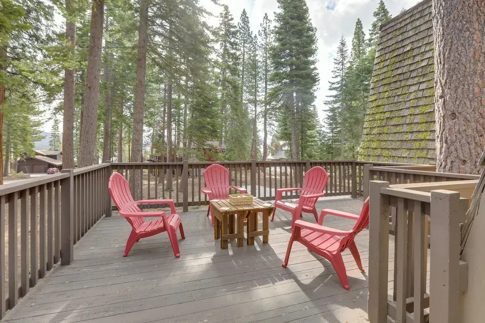 Near Skiing & Hiking: Carnelian Bay Cabin