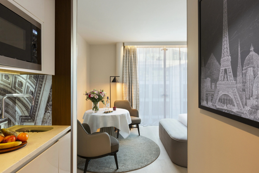 La Clef Tour Eiffel Paris by The Crest Collection