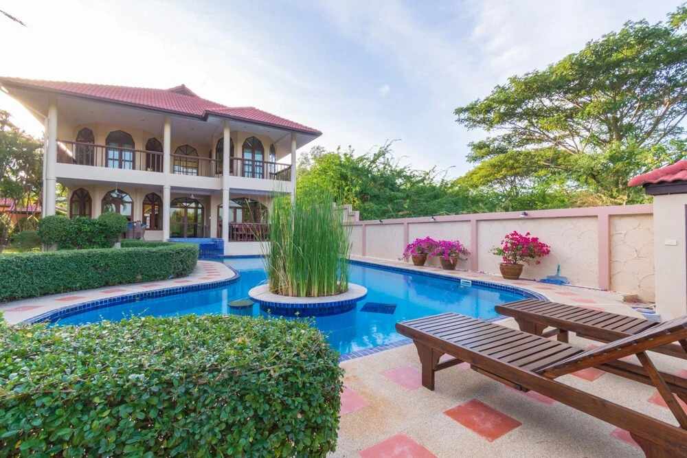 4 BR Pool Villa in Great Location - CV4