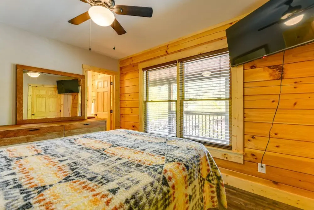 Maggie Valley Cabin 4 Mi to Cataloochee Ski Area!
