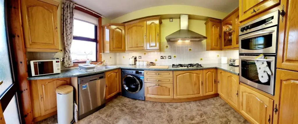 Inverness City 3 bedroom house free parking